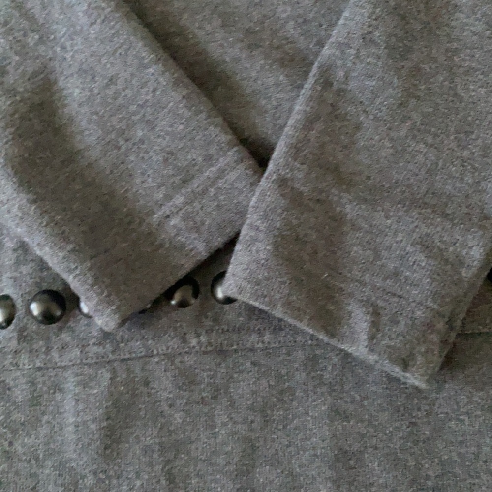 Banana Republic Top With Dome Beads size Small - Picture 6 of 10
